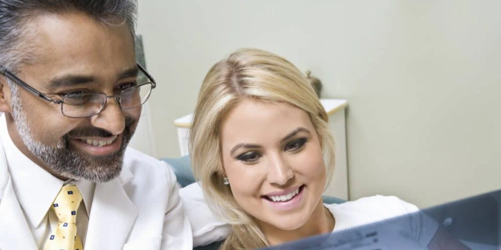 markham dentist showing patient dental X-ray result - Markham dentists by 7 Days Dental